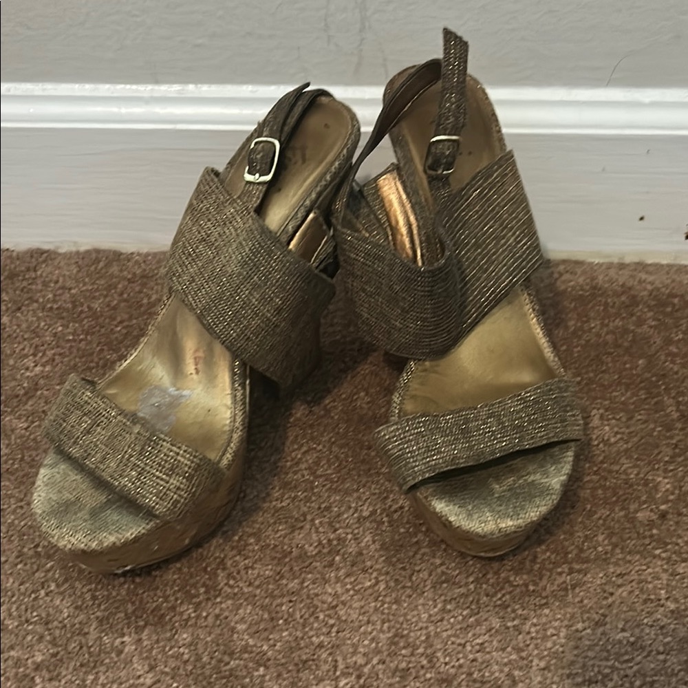 Elegant Gold Women's Slingback Heels